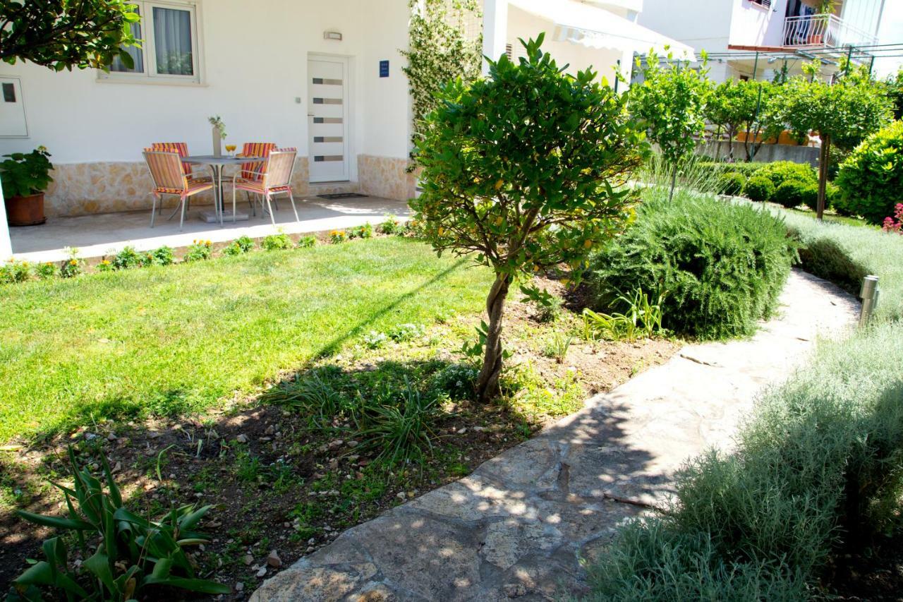 Apartamento Apartman Topic Kaštela Exterior foto