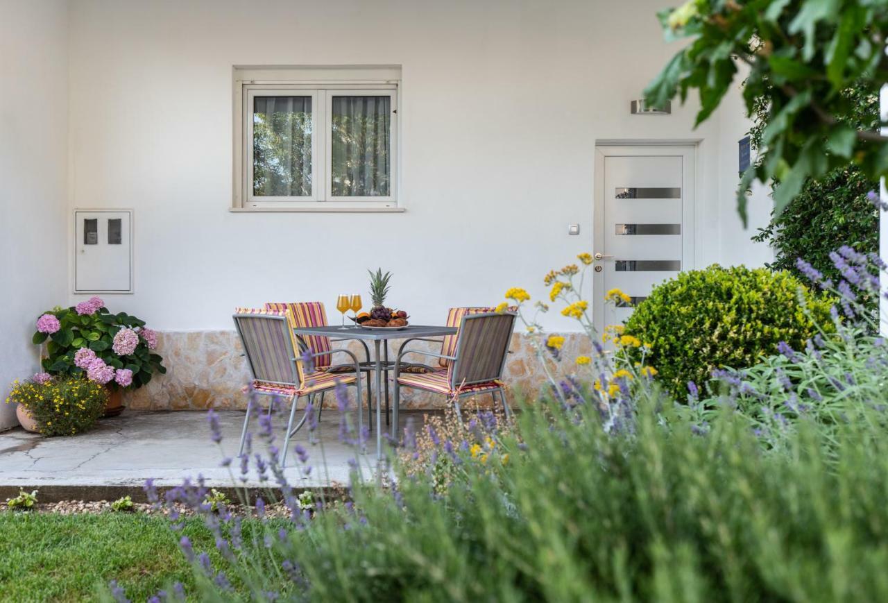 Apartamento Apartman Topic Kaštela Exterior foto
